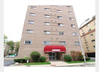 7449 Washington Unit 107, Forest Park, IL 60130