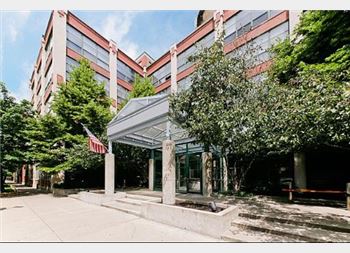 1800 W Roscoe Unit 424, Chicago, IL 60657