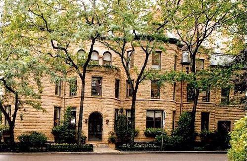 25 E Banks, Chicago, IL 60610