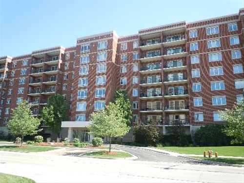 5555 N Cumberland Unit 404, Chicago, IL 60656