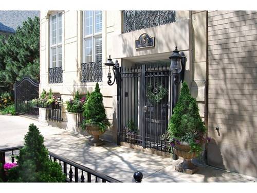 1150 N La Salle, Chicago, IL 60610