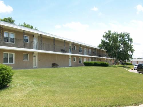 30 Tilton Manor Unit 204, Rochelle, IL 60168