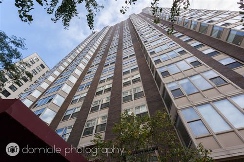 525 W Hawthorne Unit 2103, Chicago, IL 60657