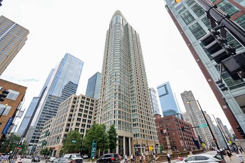 345 N LaSalle Unit 907, Chicago, IL 60654