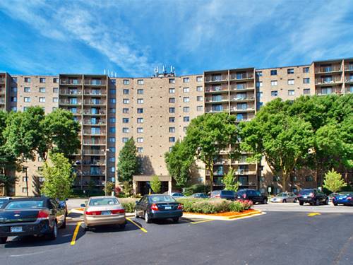 6340 Americana Unit 717, Willowbrook, IL 60527