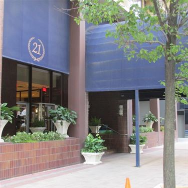 21 E Chestnut Unit 18H, Chicago, IL 60611