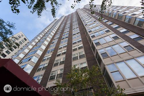 525 W Hawthorne Unit 2103, Chicago, IL 60657