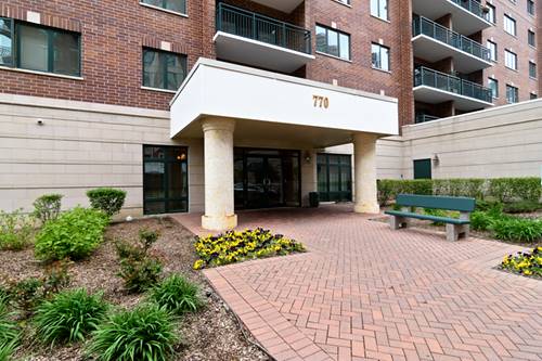 770 Pearson Unit 2-202, Des Plaines, IL 60016