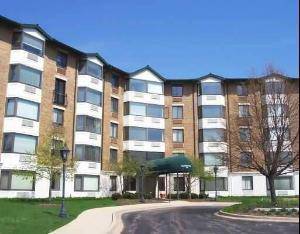 470 Fawell Unit 113, Glen Ellyn, IL 60137