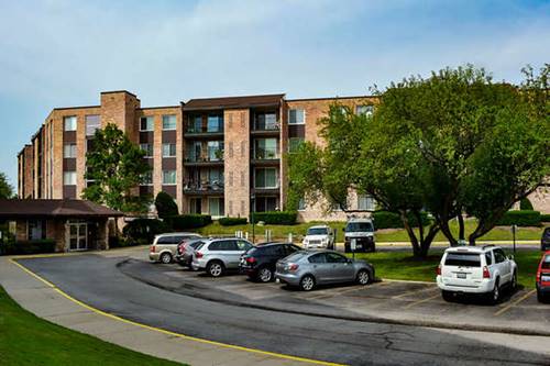 1101 S Hunt Club Unit 402, Mount Prospect, IL 60056