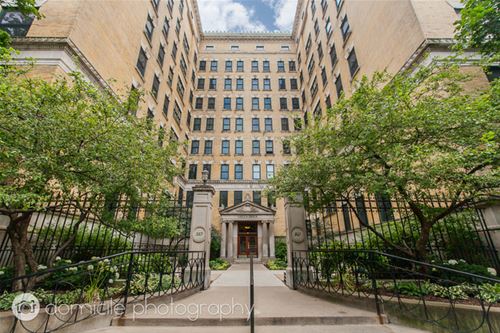 559 W Surf Unit 606, Chicago, IL 60657