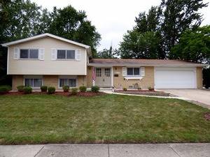 2410 N Champlain, Arlington Heights, IL 60004