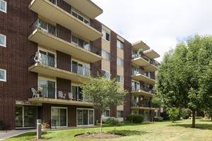 5300 Walnut Unit 10E, Downers Grove, IL 60515