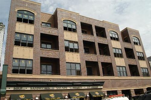 918 W Belmont Unit 202, Chicago, IL 60657