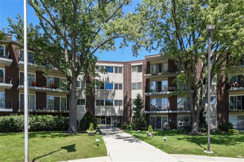 5540 Walnut Unit 10C, Downers Grove, IL 60515