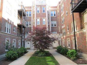 2319 E 70th Unit 10, Chicago, IL 60649