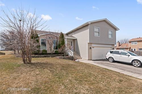 649 Hiawatha, Carol Stream, IL 60188