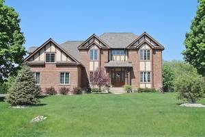 8301 Carriage, Spring Grove, IL 60081