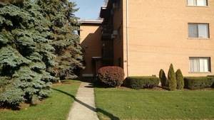 42 E 58th Unit 2-S, Westmont, IL 60559