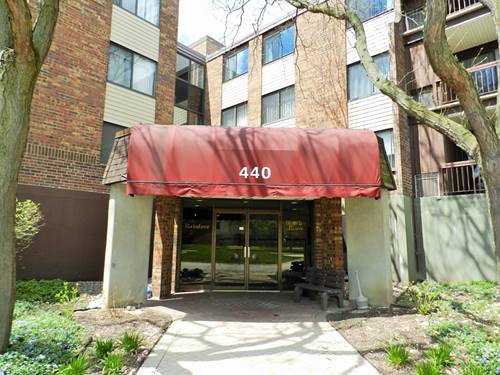 440 Raintree Unit 1R, Glen Ellyn, IL 60137