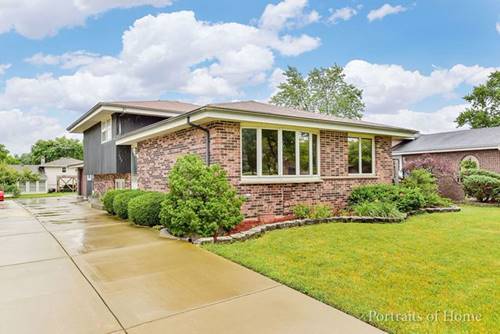 527 N Kenmore, Addison, IL 60101