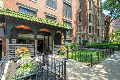 512 W Barry Unit 404, Chicago, IL 60657