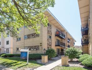 6852 N Northwest Unit 2A, Chicago, IL 60631