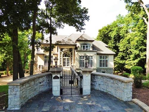 912 St Stephens Green, Oak Brook, IL 60523