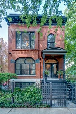 1138 N Hoyne, Chicago, IL 60622