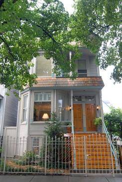 1221 W Barry, Chicago, IL 60657