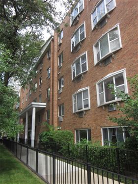 3825 N Pine Grove Unit 311, Chicago, IL 60613