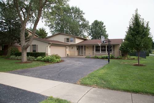 907 W Tanglewood, Arlington Heights, IL 60004