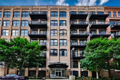 520 W Huron Unit 209, Chicago, IL 60654