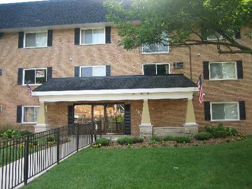 580 Lawrence Unit 107, Roselle, IL 60172