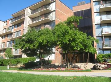 2 S Atrium Unit 203, Elmhurst, IL 60126