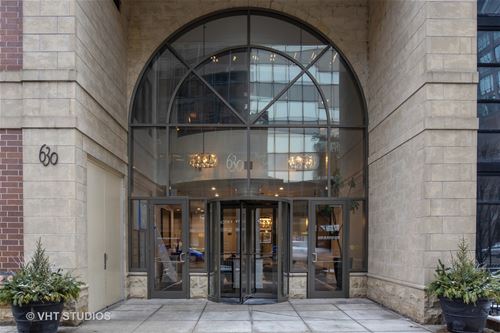 630 N State Unit 2410, Chicago, IL 60654