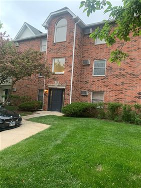 1351 Cunat Unit 3-C, Lake In The Hills, IL 60156