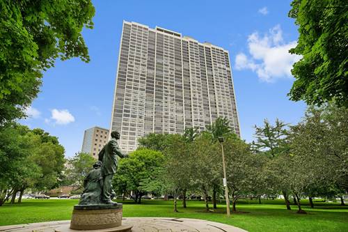 2800 N Lake Shore Unit 2416, Chicago, IL 60657