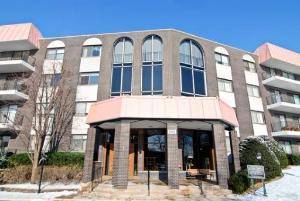 4900 Foster Unit 112, Skokie, IL 60077