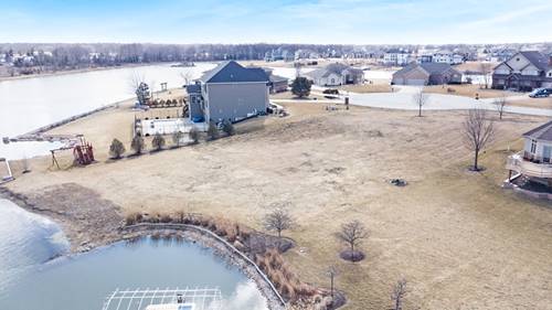 206 Barefoot, Minooka, IL 60447