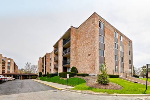 1101 S Hunt Club Unit 104, Mount Prospect, IL 60056