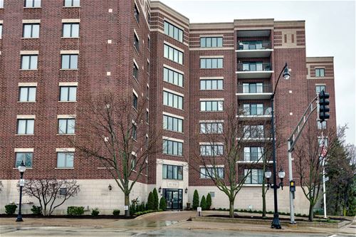 201 N Vail Unit 206, Arlington Heights, IL 60004