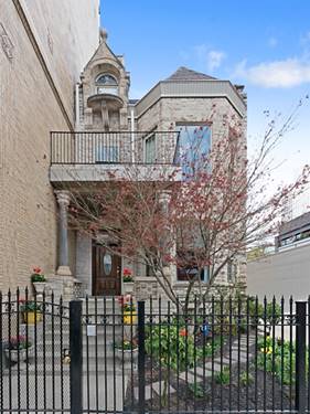 438 W St James, Chicago, IL 60614