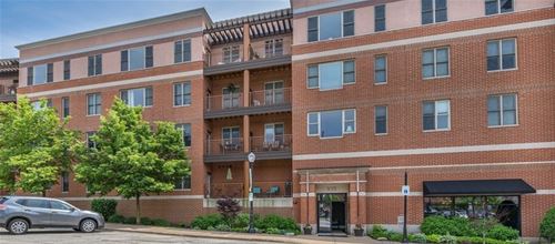 935 Burlington Unit 106, Downers Grove, IL 60515