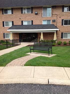 560 Lawrence Unit 203, Roselle, IL 60172