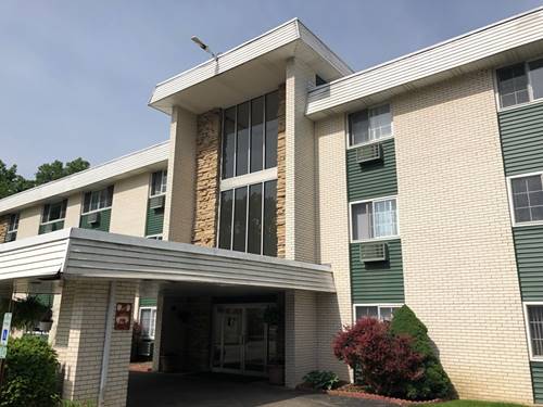 375 W Winchester Unit 208, Libertyville, IL 60048