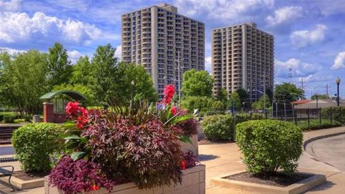 4 Wheaton Center Unit 316, Wheaton, IL 60187