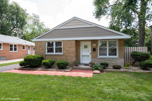 29 W Glenlake, Roselle, IL 60172