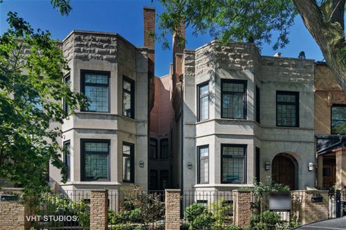 552 W Oakdale, Chicago, IL 60657