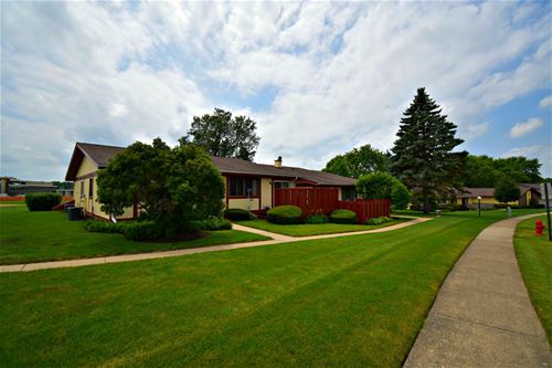 4715 W Oakwood Unit 1, Mchenry, IL 60050